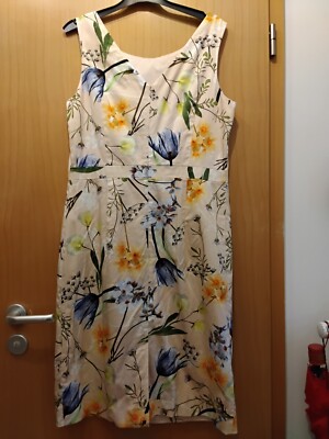Sommerkleid von Comma, beige mit Blumen, Grösse 42 Kniebedeckt. 