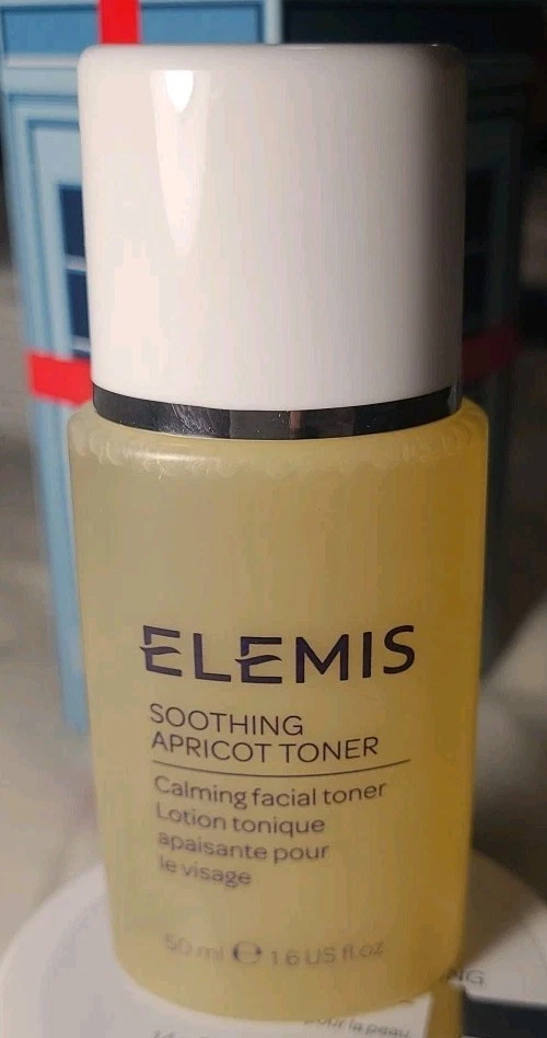 Elemis Soothing Apricot Toner & Dynamic Resurfacing Facial Pads Promo Gift Box - Image 2 of 4