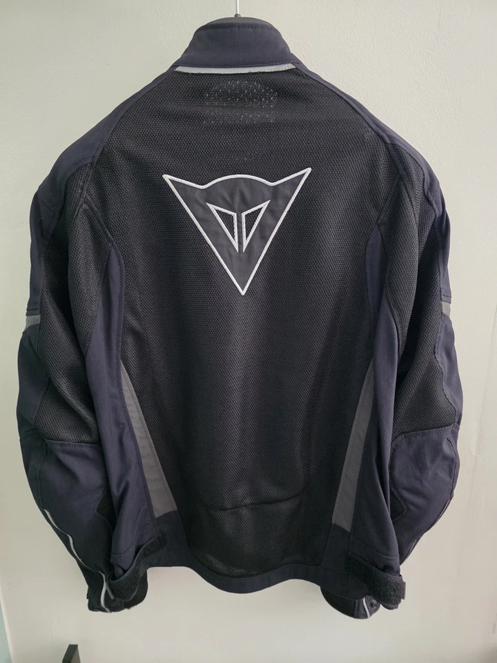 Chaqueta blindada de malla Dainese talla 46 Euro 36 EE. UU. negra blanca gris Foto 2 de 4