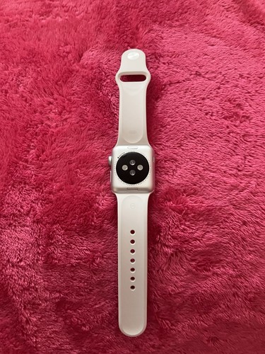 Apple Watch Series 3 38 mm caja de aluminio plateada correa deportiva blanca - Imagen 4 de 6