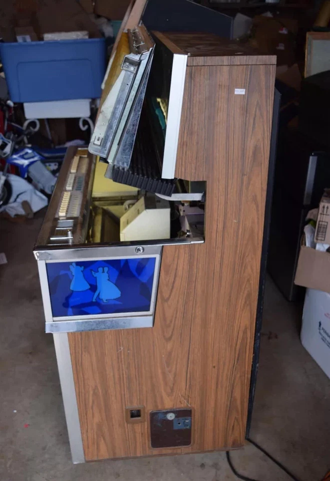 Seeburg  SHOWCASE 1967 STEREO Jukebox  SPARES OT REPAIR - Image 3 of 4