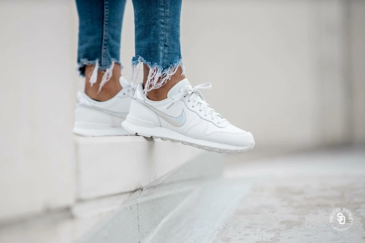 white nike internationalist womens
