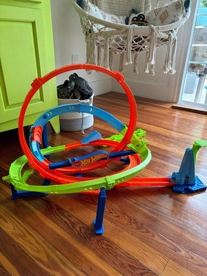 Hot Wheels Track Builder Car & Mega 18-in Tall, 2 Ways to Play & Easy Storage, w
