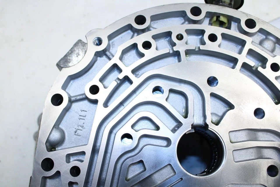 Корпус колокола конвертера крутящего момента автоматической коробки передач Mercedes-Benz C300 2,0 л 2015-17 годов выпуска - Изображение 4 из 4