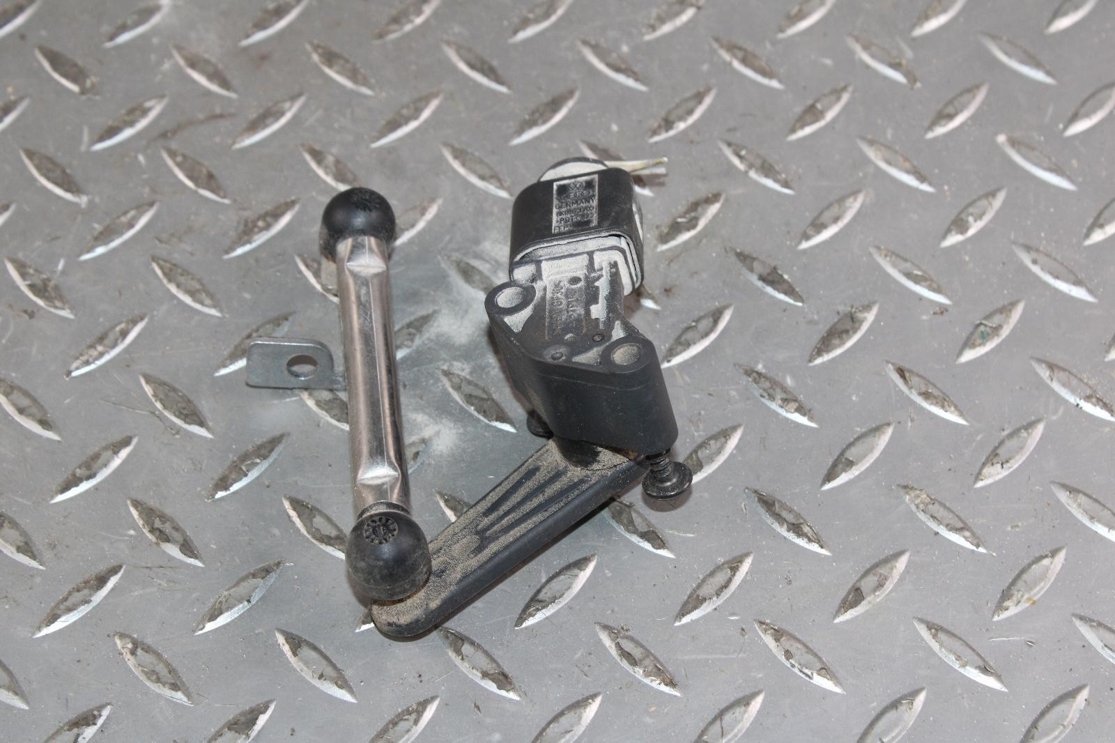 19-23 Continental Electronic Front Driver Side Left LH Suspension Level Sensor