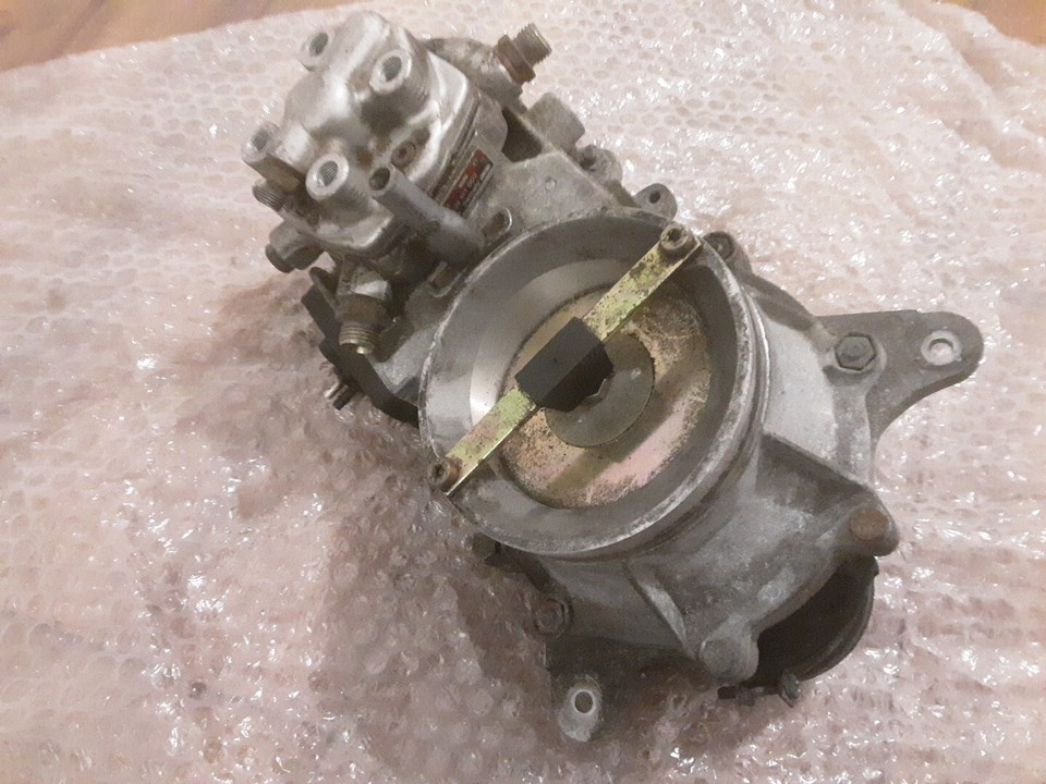 Mercedes Benz W124 230E Fuel distributor & Air Mass EHA 0438101002