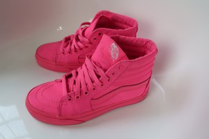 hot pink high top vans womens