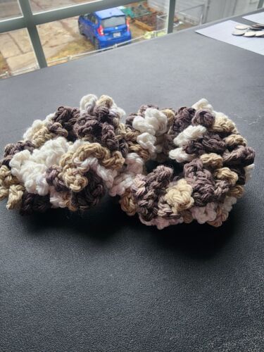 Handmade Crochet Hair Tie/Scrunchies Lot Of 2 Brown/white  - Afbeelding 1 van 3