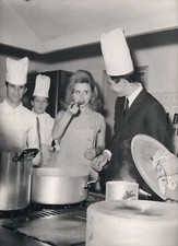 Fotografia FELICE GIMONDI Cuoco moglie 24x30 Paparazzi Ciclismo Foto Olympia