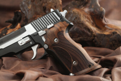 KSD Marke Sig Sauer P228 / P229 kompatibel Nussbaum Griffe doppelt kariert