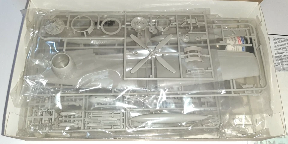 TAMIYA 1/48 AEREO DOUGLAS A-1H SKYRIDER U.S.NAVY ART.61058 KIT MONTAGGIO - Immagine 3 di 3