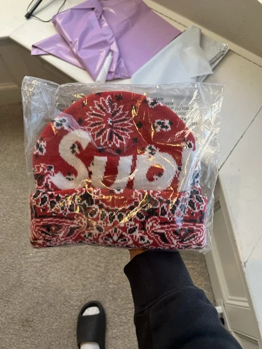 Bonnet bandana suprême grand logo rouge (F/W 2024) (neuf, 100% authentique)