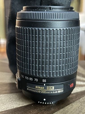 Nikon DX AF-S Nikkor 55-200MM 1:4-5.6G ED - VR Camera Lens W/ Holder