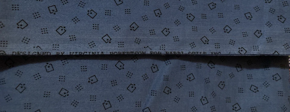 Pequeño patrón geométrico negro en denim azul de colección tela de algodón con edredón de fábrica 1 año x 44" Foto 3 de 3