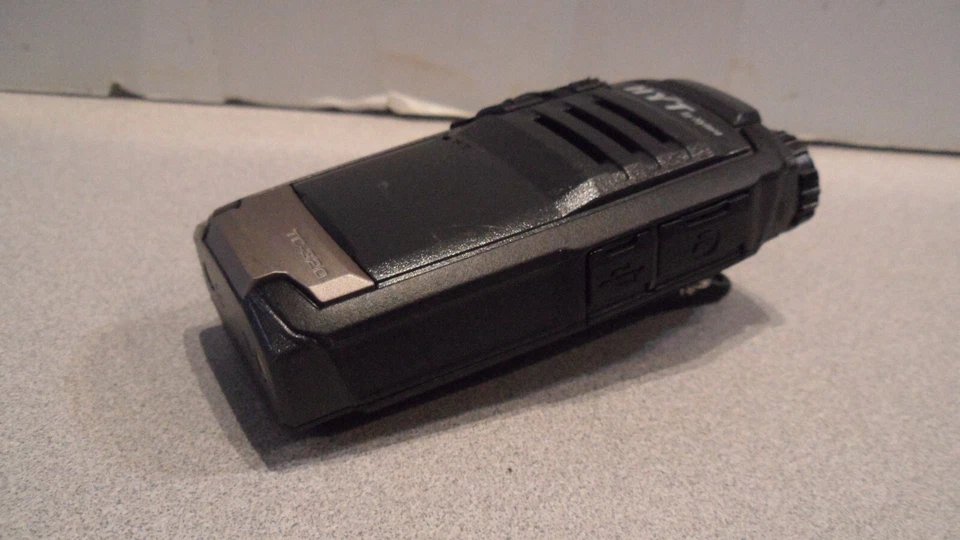 HYT TC-320U (1) UHF 400-470 MHz Two Way Radio - Image 3 of 4