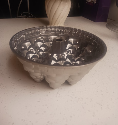 Nordic Ware Christmas Holiday Tree Bundt Cake Baking Pan 10 Cup Made in USA