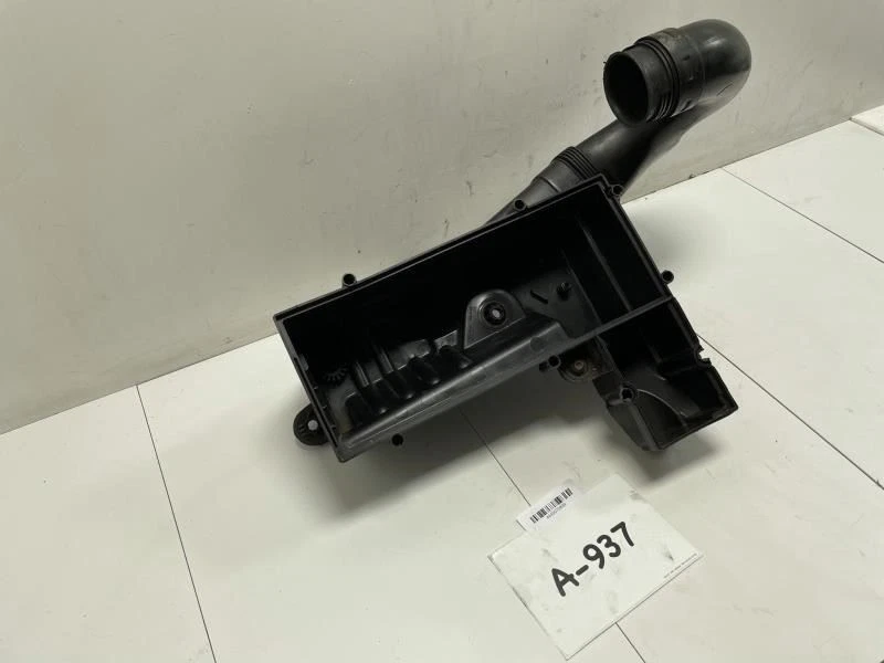 2009 2018 VOLKSWAGEN TIGUAN 2.0L LOWER AIR CLEANER COVER W/DUCT OEM+ - Image 3 of 4