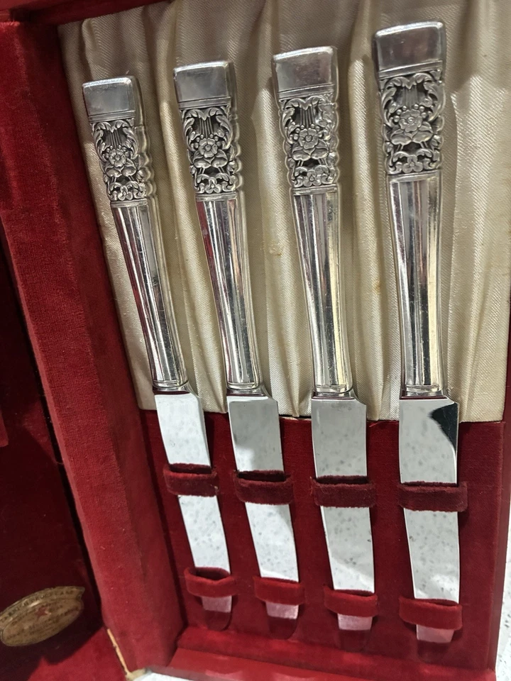 Oneida Community Coronation 1936 Silverplate Flatware Set In Wood Chest 51 pc - Image 3 of 4