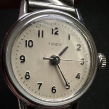 Timex Men's Shock-Resistant Analog Wristwatch White Dial Silver Metal Bracelet