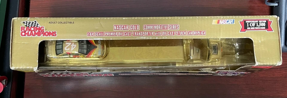 Racing Champions #42 NASCAR Transporter Gold 50 aniversario, nuevo a estrenar Foto 3 de 4