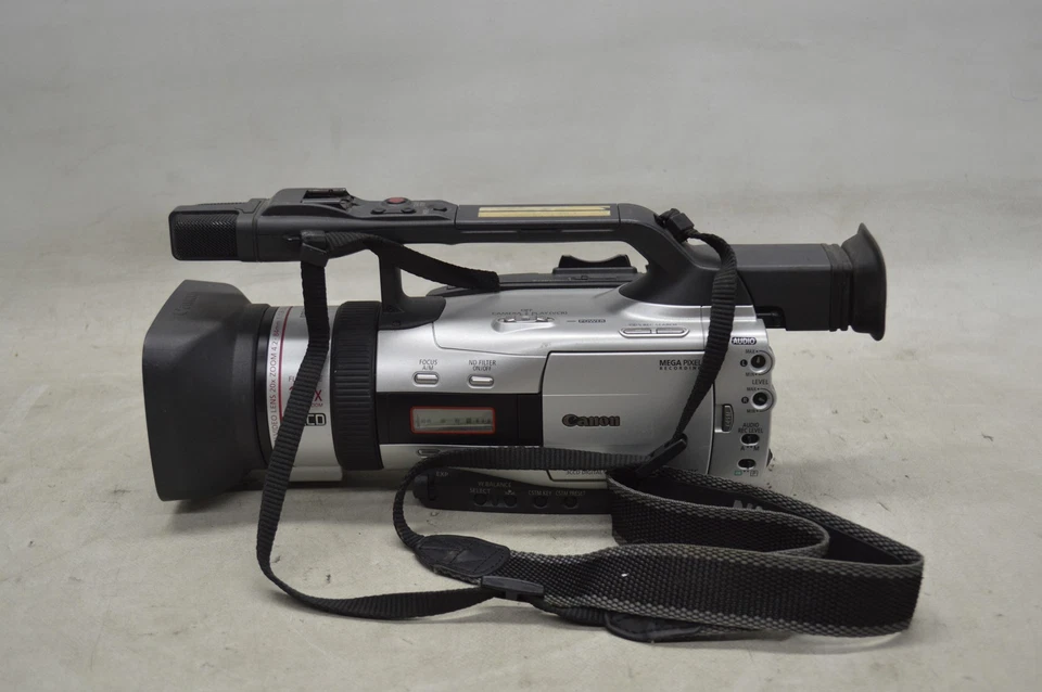 Canon DM-GL2A 3CCD 100x Zoom Mini DV & SD Digital Video Camcorder - Image 3 of 4