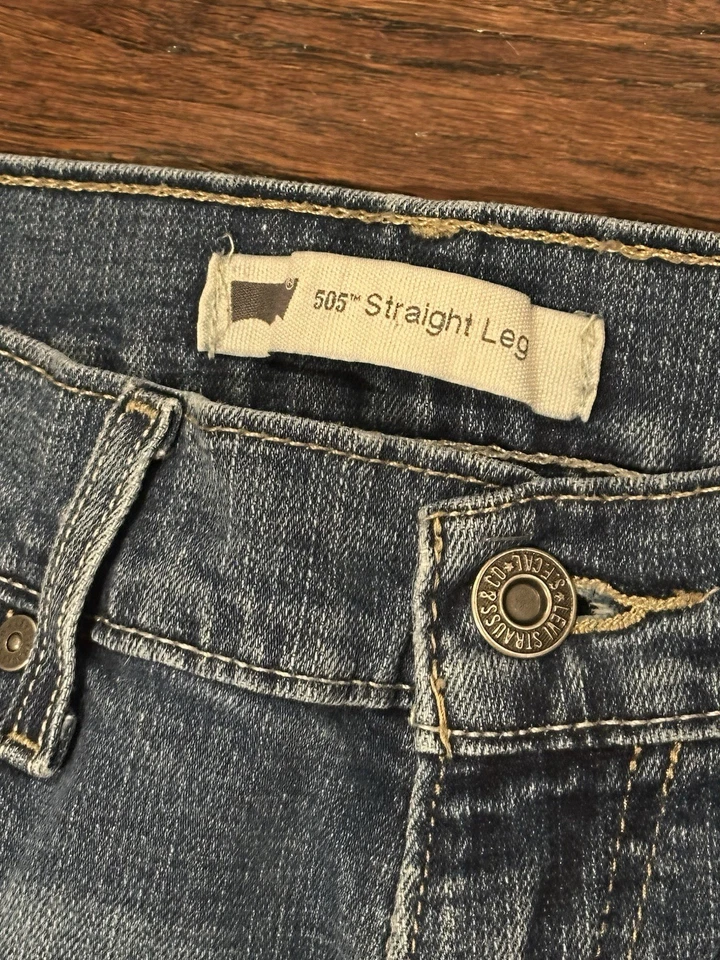 Pantalones de mezclilla para mujer Levi’s 505 pierna recta talla 29X31 tiro medio detalles de costuras clásicas Foto 4 de 4