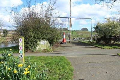 Foto 6x4 Wegmarkierungen, Newton Stewart Diese fünf Markierungen hätten führen sollen bis 2017
