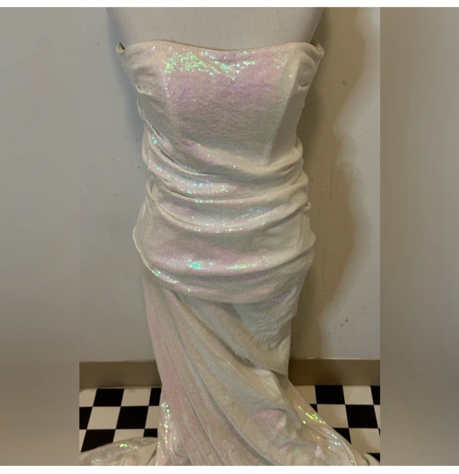 Vestido formal de novia sin tirantes lentejuelas iridiscentes brillantes Nicole Miller talla 2 Foto 4 de 4