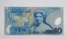 2006 Reserve Bank of New Zealand $10 NZD Dollars Banknote Serial No. CE 0611297B