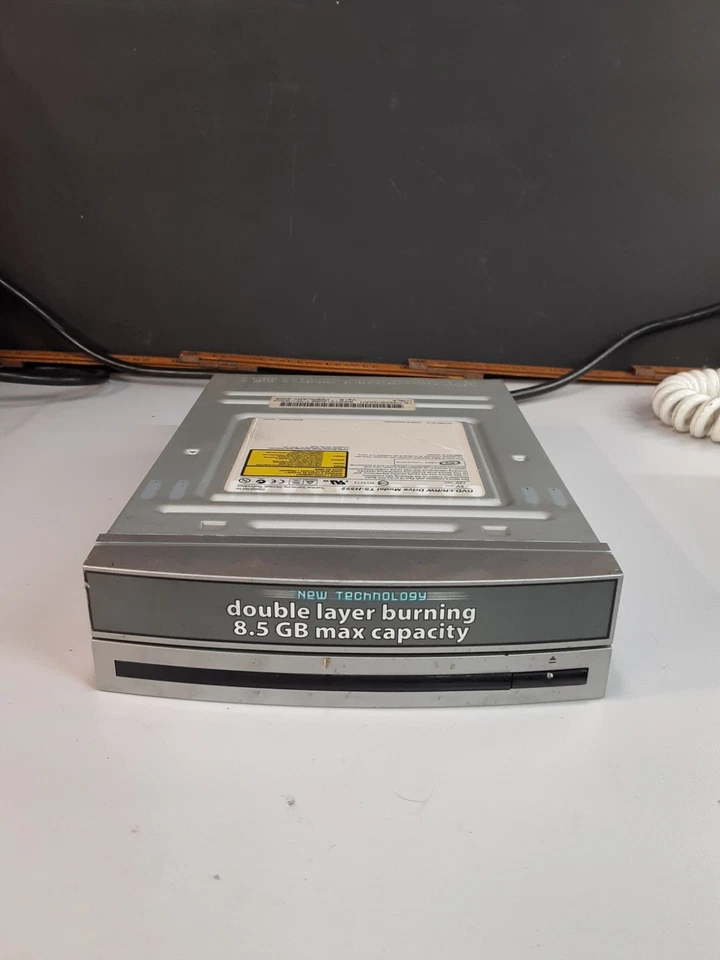 Toshiba Samsung DVD+-R/RW Writer Drive SATA Drive Internal PC TS-H552 - SILVER - Image 2 of 4