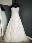 Size 12 Benjamin Roberts Floral Beaded Sweetheart Neckline Wedding Dress