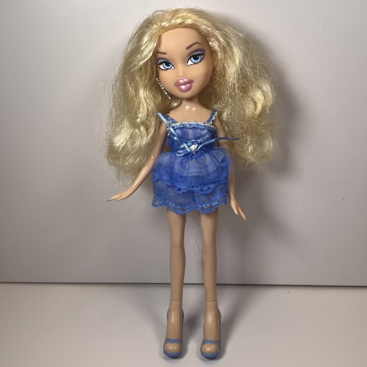 BRATZ Birthday Chloe Blue Dress Shoes Doll 2001 By MGA