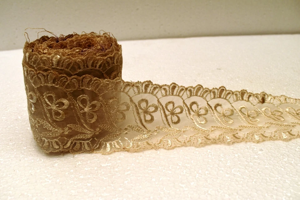 Vintage Off-White Lace Trim Parsi Gara Border Textile Sewing Collectible Border - Image 4 of 4