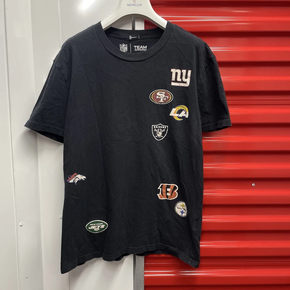 Team Apparel AOP NFL Men's Black Relaxed Crew Neck All Teams Graphic T-Shirt S - Image 2 of 3