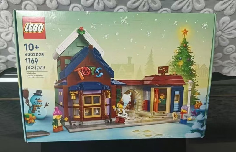 New LEGO 4002025 Exclusive Employee Toy