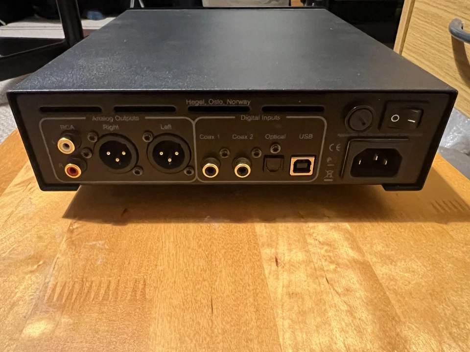 Hegel HD20 DAC 24/192 Usb, Coaxial, Optical With Remote Control - Image 2 of 3