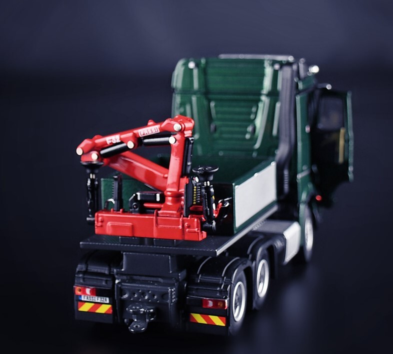 IMC MODELS MERCEDES Arocs StreamSpace 6x4 avec Grue FASSI F32A 1/50