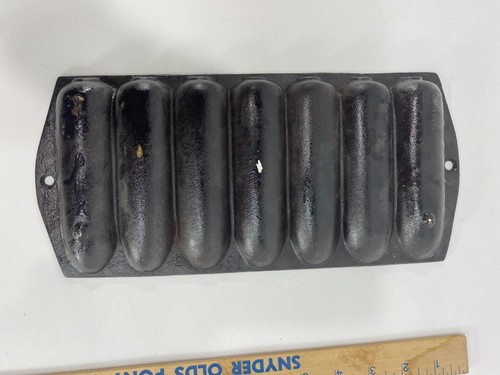 Vintage Cast Iron Corn Cob Stick Cornbread Muffin Cake Pan Mold 7 Ears of Corn - Picture 3 of 3