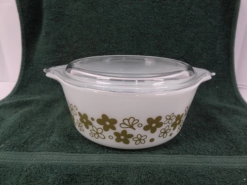 Vintage Pyrex Casserole Dish w Lid Green White Spring Blossom # 472  1-1/2 Pt