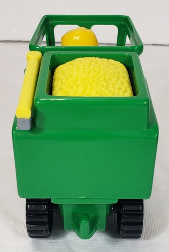 RC2 John Deere Toy Combine, Tractor & People - Picture 5 of 9