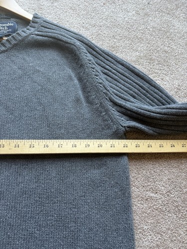 Camisa Suéter Abercrombie & Fitch Para Hombre Y2K Gris Ajuste Muscular Tejido Acanalado Cuello en V - Imagen 7 de 8
