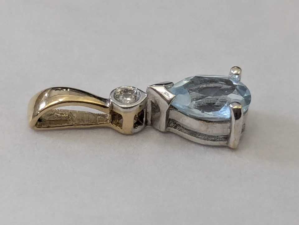 Collar colgante de oro amarillo de 9 quilates con piedras de topacio y diamantes con sello de 5 mm x 16 mm Foto 2 de 4