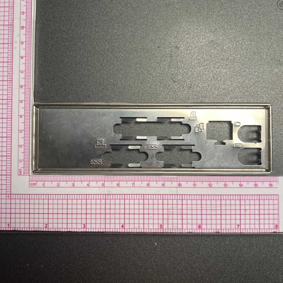 Protector de E/S ATX para placa base desconocida placa posterior de E/S Foto 2 de 2