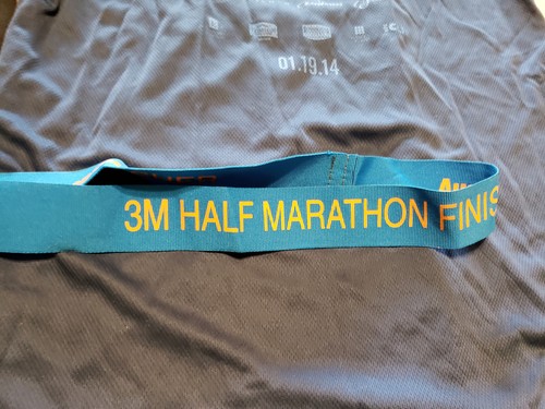 Used Rock NRoll San Antonio 3M Half Marathon Austin Texas Finisher Medal T-Shirt - Imagen 5 de 6