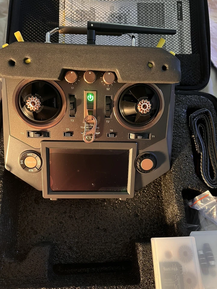 Radio Control FrSky X10S ACCST con accesorios Caja Abierta. Foto 2 de 4