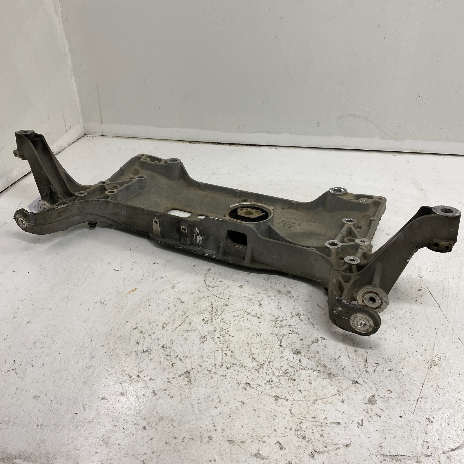 15-18 AUDI Q3 FRONT SUB FRAME SUBFRAME CROSSMEMBER ENGINE CRADLE 