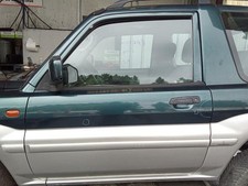 Porte avant et accessoires Mitsubishi PAJERO
