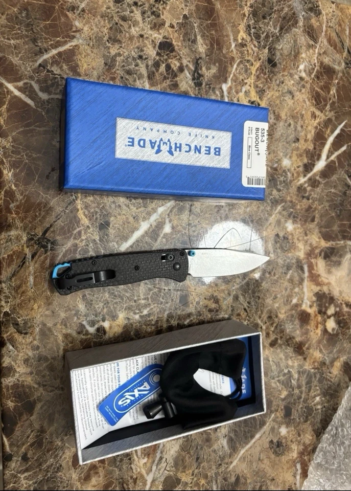 Ручка Benchmade Bugout из углеродного волокна все еще есть коробка сталь S90V.  - Изображение 2 из 4