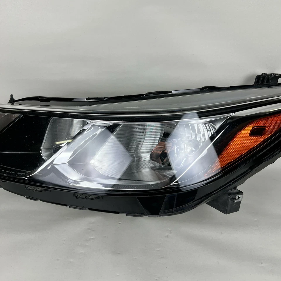 OEM 2016 2017 2018 2019 Chevy Cruze Front Left Halogen Headlight Lamp 42680783 - Image 4 of 4