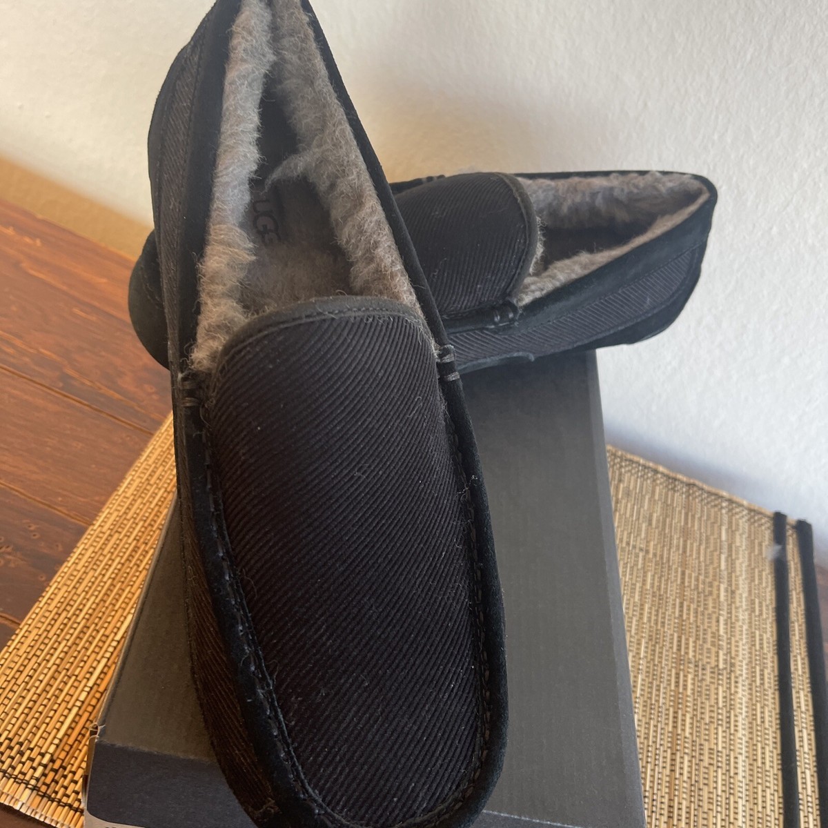 UGG Ascot Corduroy Black Fur Slippers Mens Size 10 NEW WITH  display picture 3